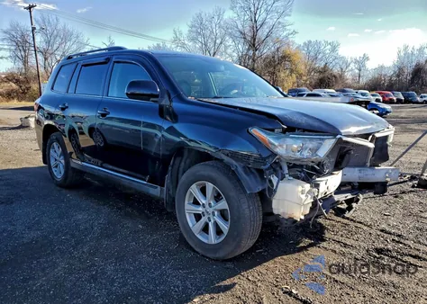 2013 Toyota Highlander Base z USA, uszkodzony, nr VIN 5TDBK3EHXDS238847